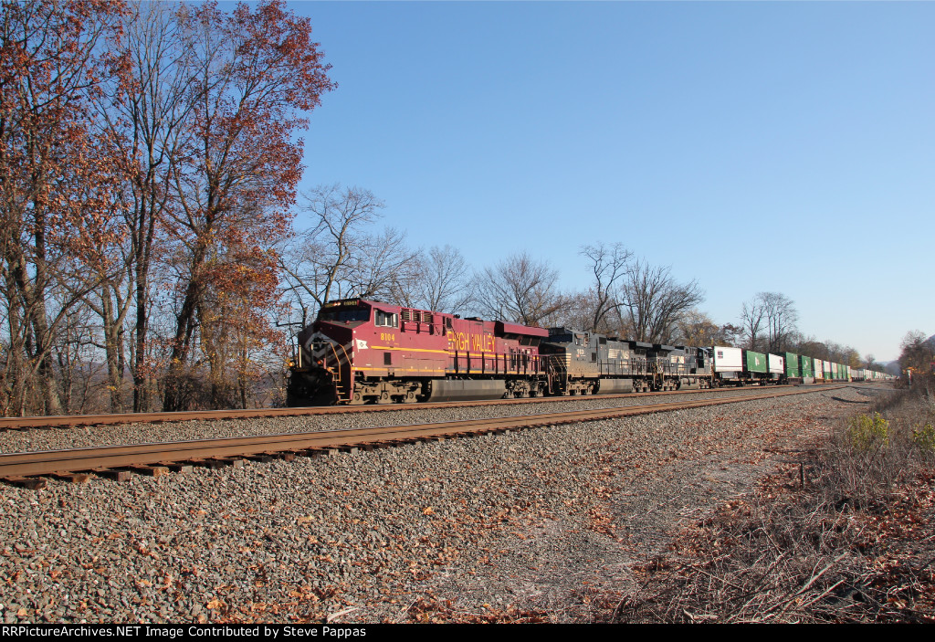 NS 8104, Lehigh Valley heritage unit, on the point of train 25G